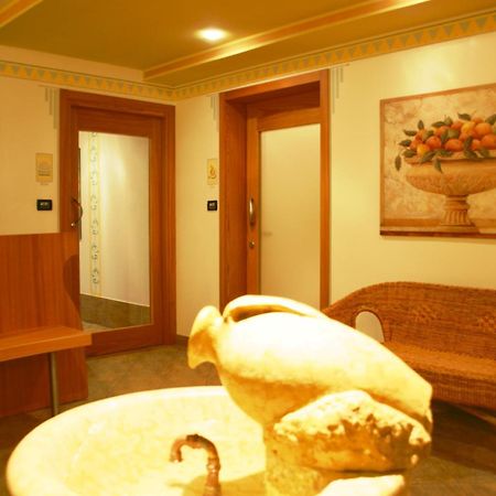 Residence Kristall- Fiemme Holidays Predazzo Bagian luar foto