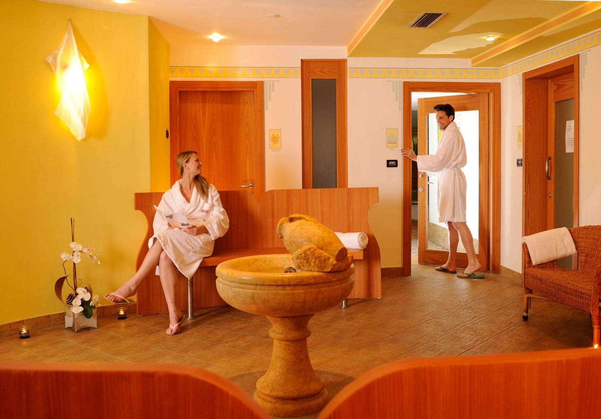 Residence Kristall- Fiemme Holidays Predazzo Bagian luar foto